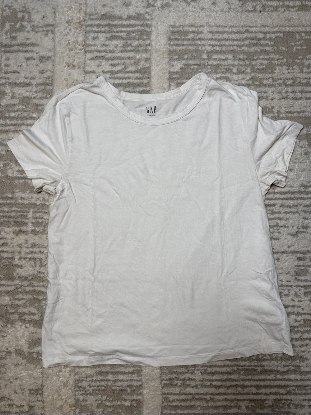 GAP Women's Short Sleeve Crew Tee in White - Size Small